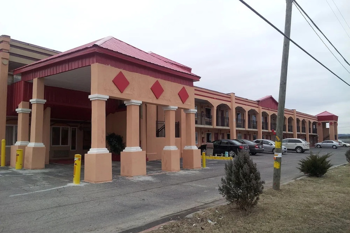 Photo of DAYS INN SHEPHERDSVILLE