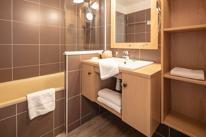 Room 52 of 111