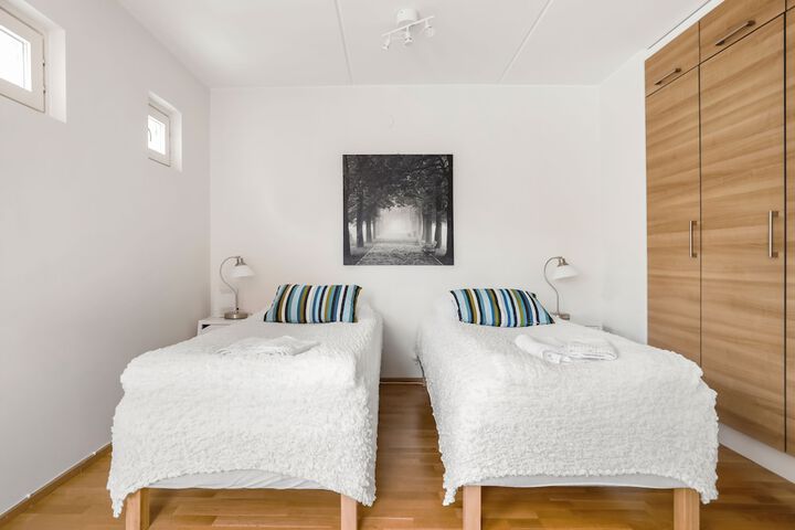 Room 2 of 69