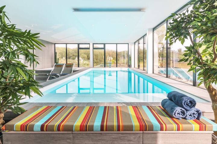 Hotel Pool