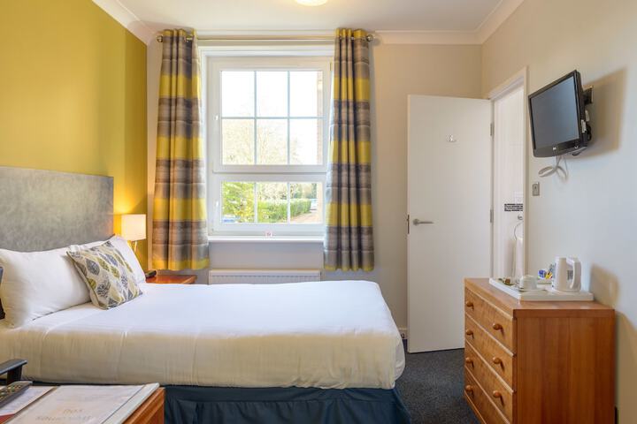 Room 4 of 38