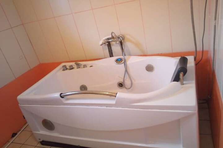 Hot Tub 106 of 130