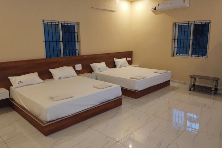 Room 7 of 13