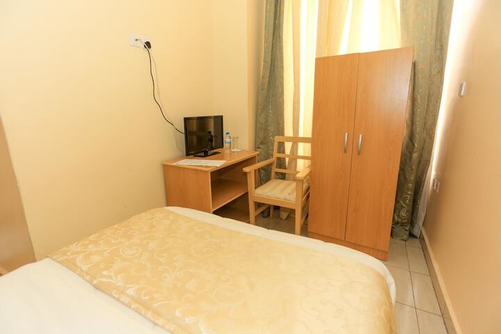 Room 9 of 97