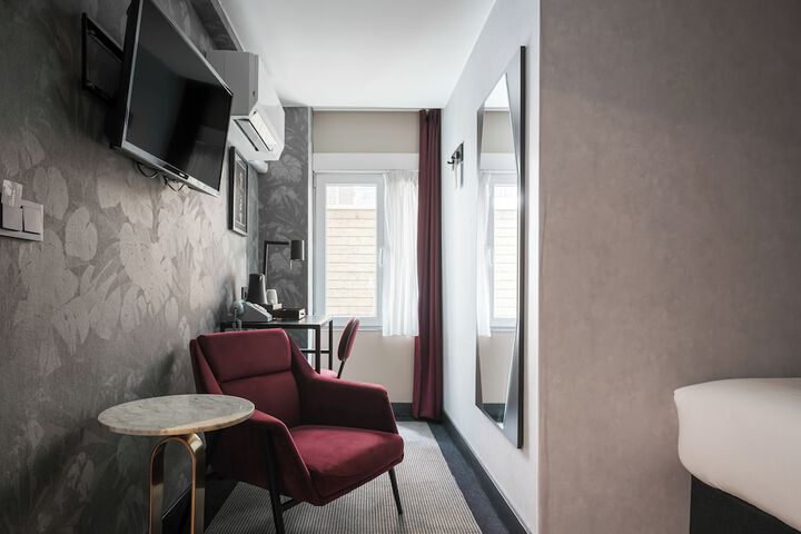 Room 21 of 62