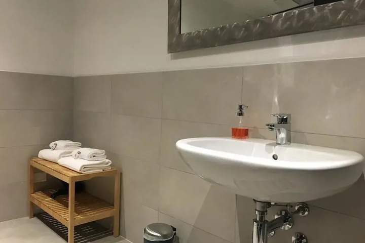 Room 7 of 11
