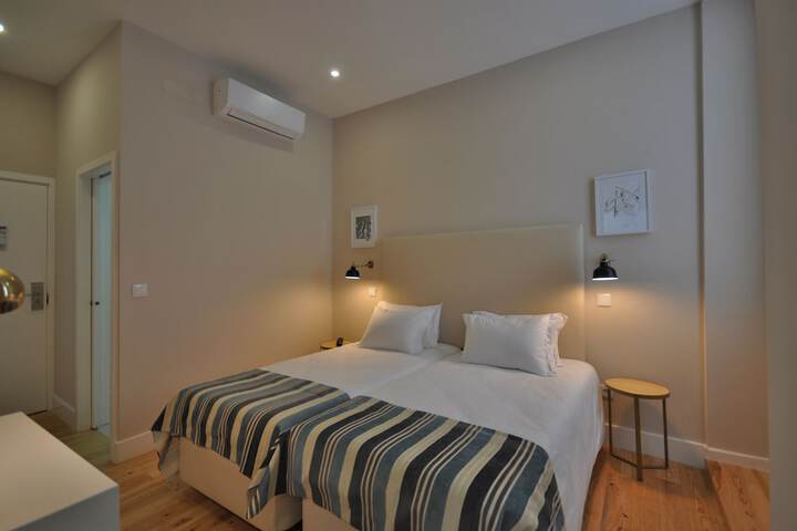Room 12 of 34