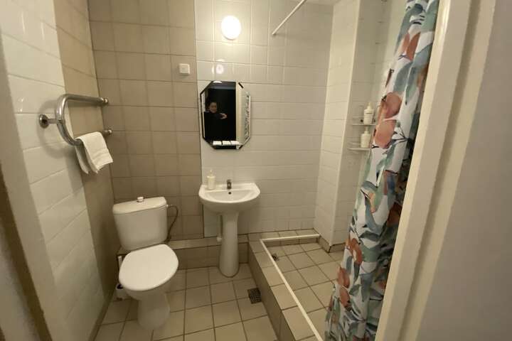 Room 240 of 272