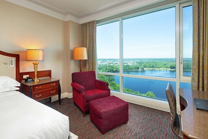1 King Bed Lake View (31 of 69)