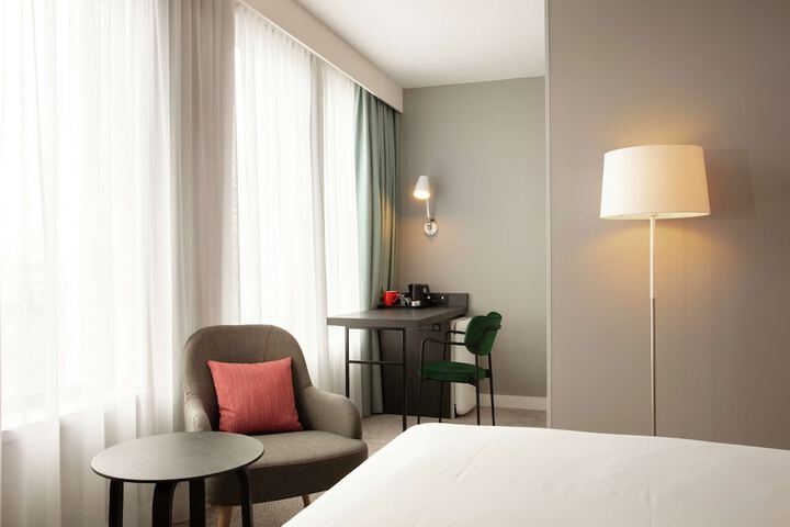 Room 9 of 40