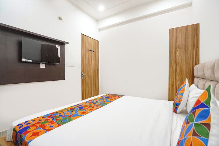 Room 16 of 25