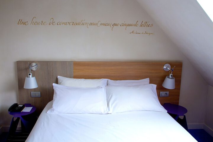 Room 27 of 102