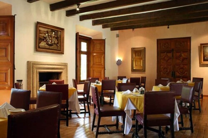Dining 43 of 64
