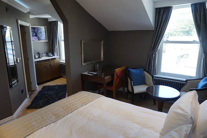 Room 30 of 95