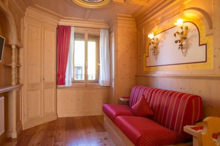Room 15 of 32