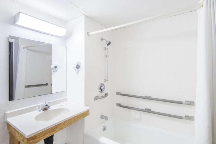 1 Double Bed Accessible Room (4 of 12)