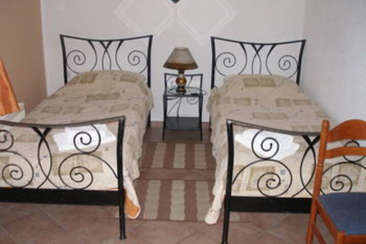 Room 10 of 22