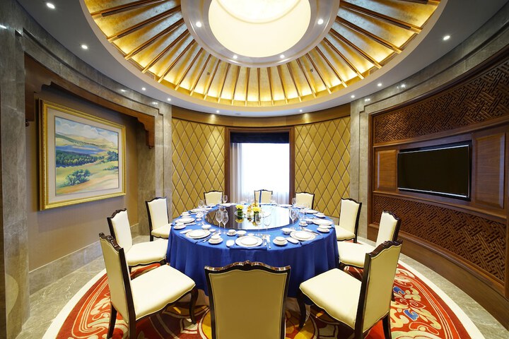 Dining 17 of 23