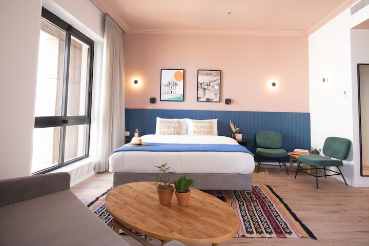 Room 2 of 69