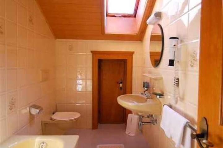 Room 10 of 21