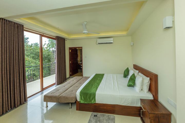 Room 14 of 34