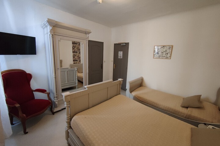 Room 33 of 71