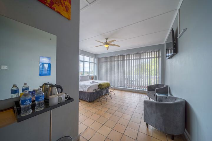 Room 4 of 42