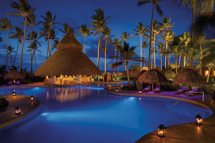 Hotel with Pool