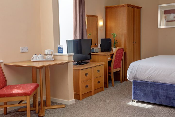 Room 7 of 19