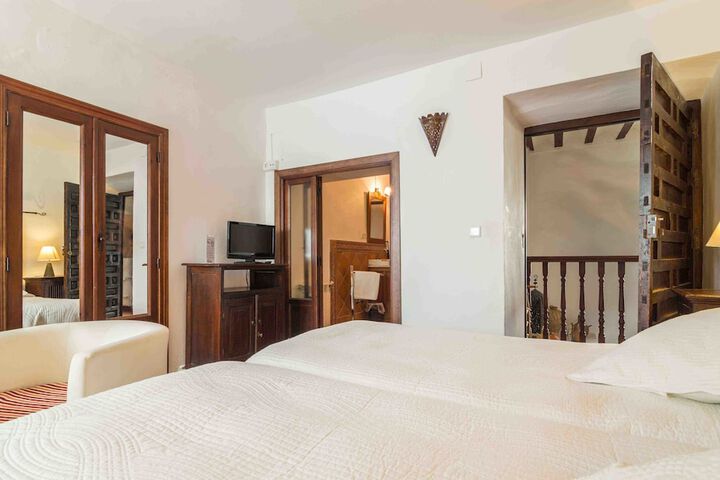 Room 2 of 63