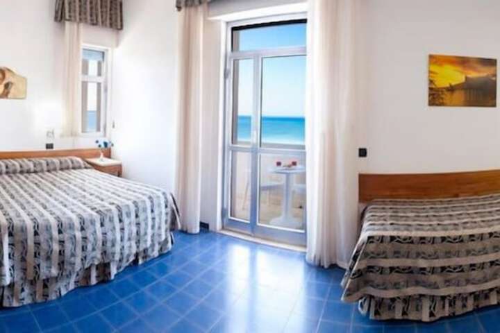 Room 5 of 25