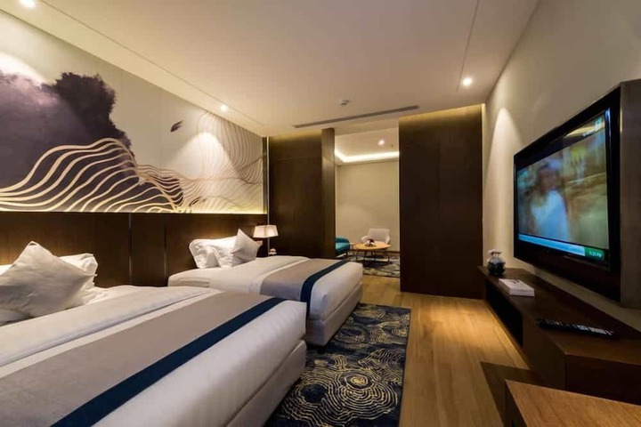 Room 17 of 28