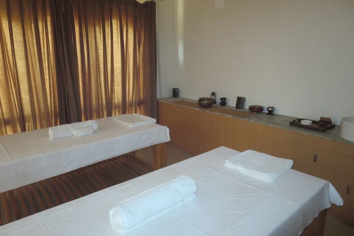 Spa 14 of 33