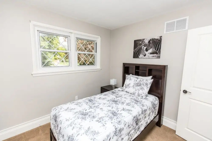 Room 6 of 16