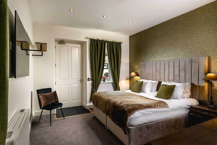 Room 33 of 67