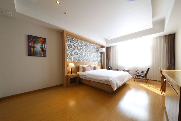 Room 11 of 34