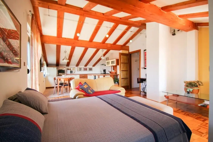 Room 2 of 11