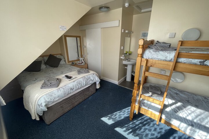 Room 10 of 85