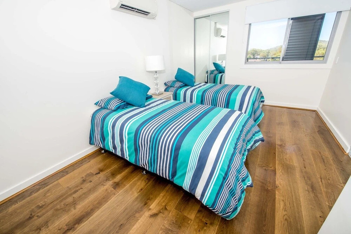 Room 4 of 12
