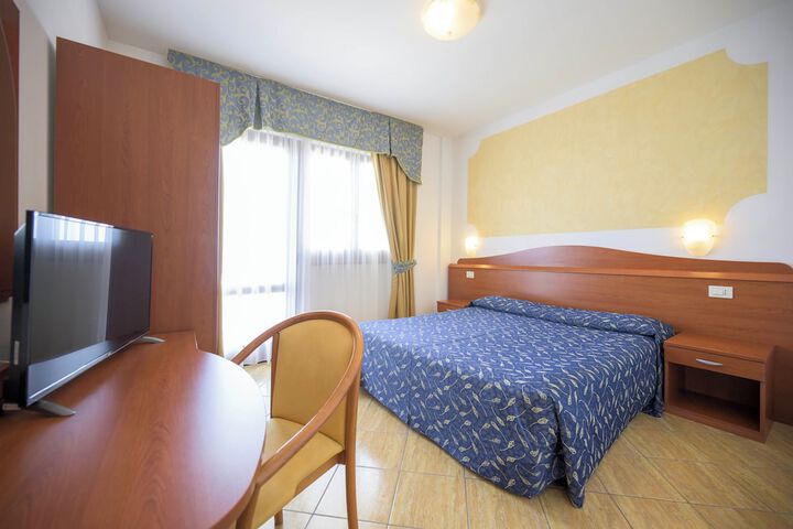 Room 6 of 41