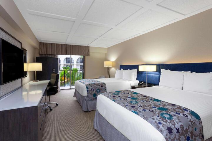 1 King Bed Pool View (15 of 18)