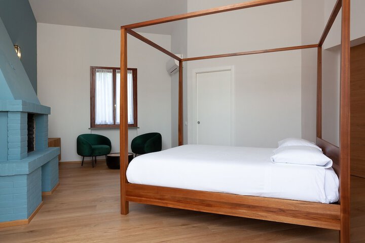 Room 3 of 82
