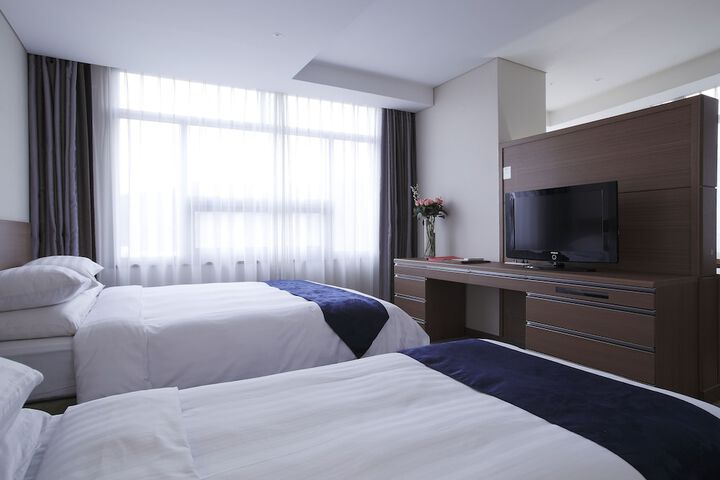 Room 4 of 34