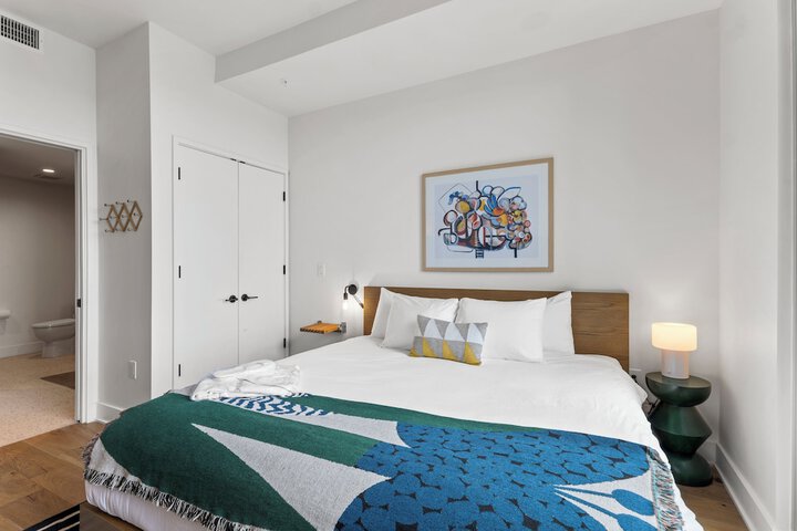 Room 103 of 860
