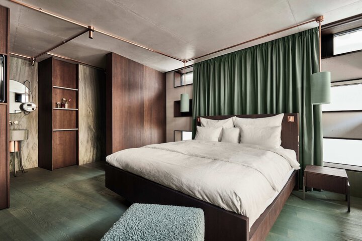 Room 7 of 43