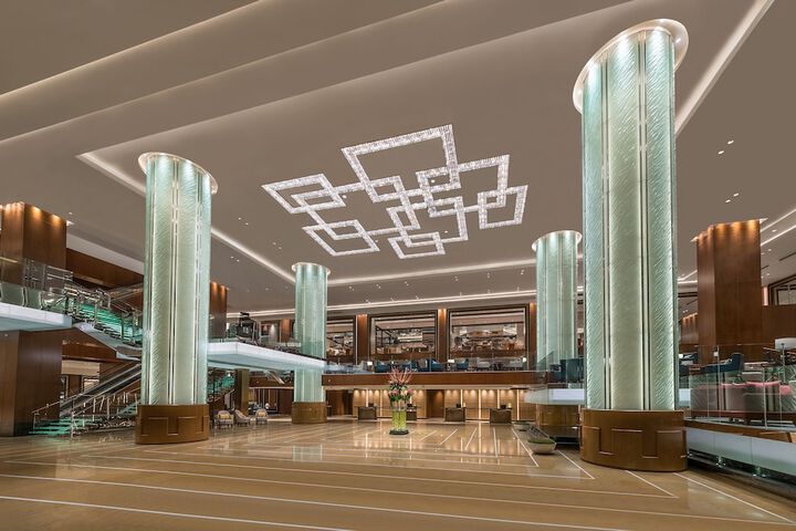Entrance & Lobby