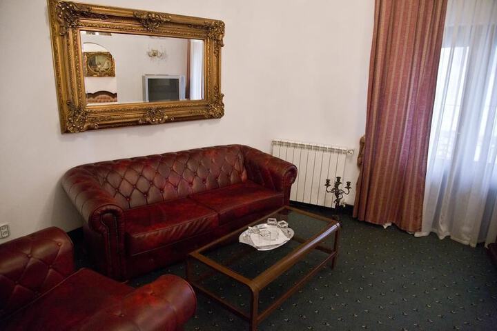 Room 3 of 52