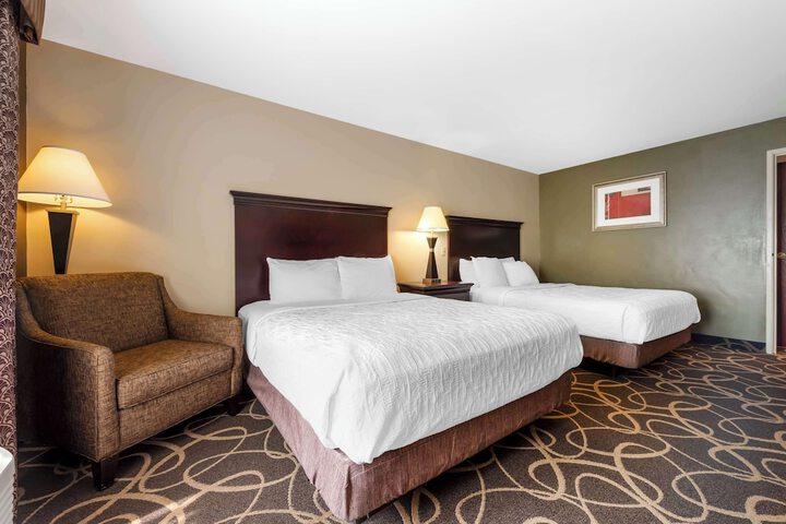 2 Queen Beds (4 of 11)
