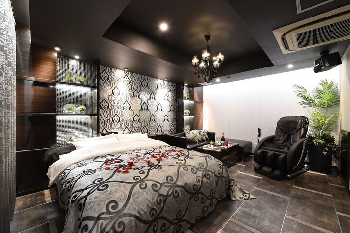 Room 12 of 34