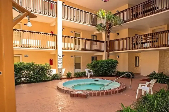 Pool 10 of 15